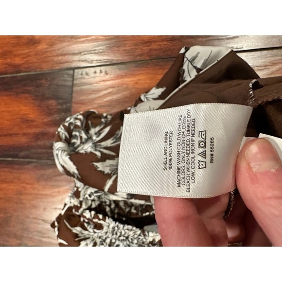 New Express Women's Satin Printed Faux Wrap Tie Back Cropped Top size 2 - Picture 7 of 10